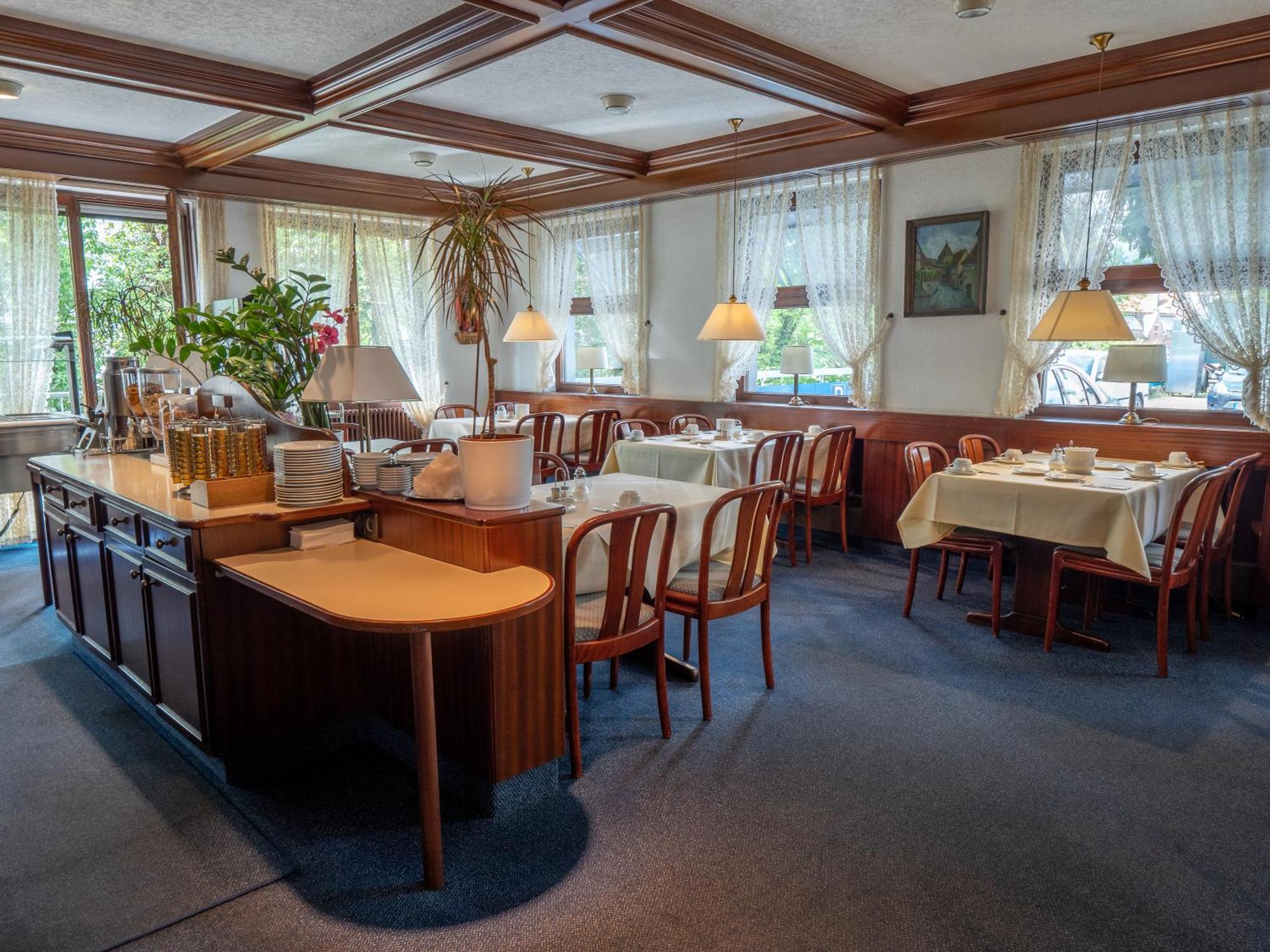 Hotel Pflum Mit Gaestehaus 尼尔廷根 外观 照片