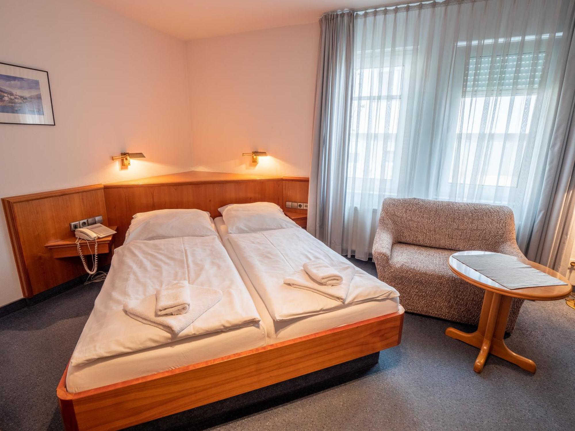 Hotel Pflum Mit Gaestehaus 尼尔廷根 客房 照片