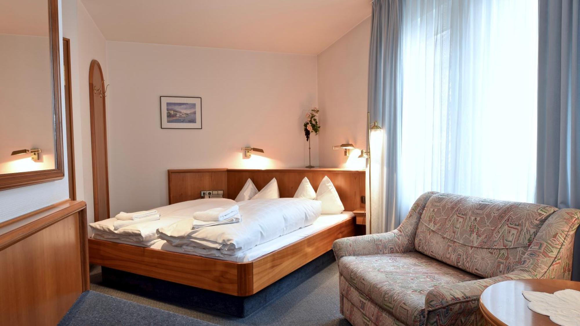 Hotel Pflum Mit Gaestehaus 尼尔廷根 外观 照片