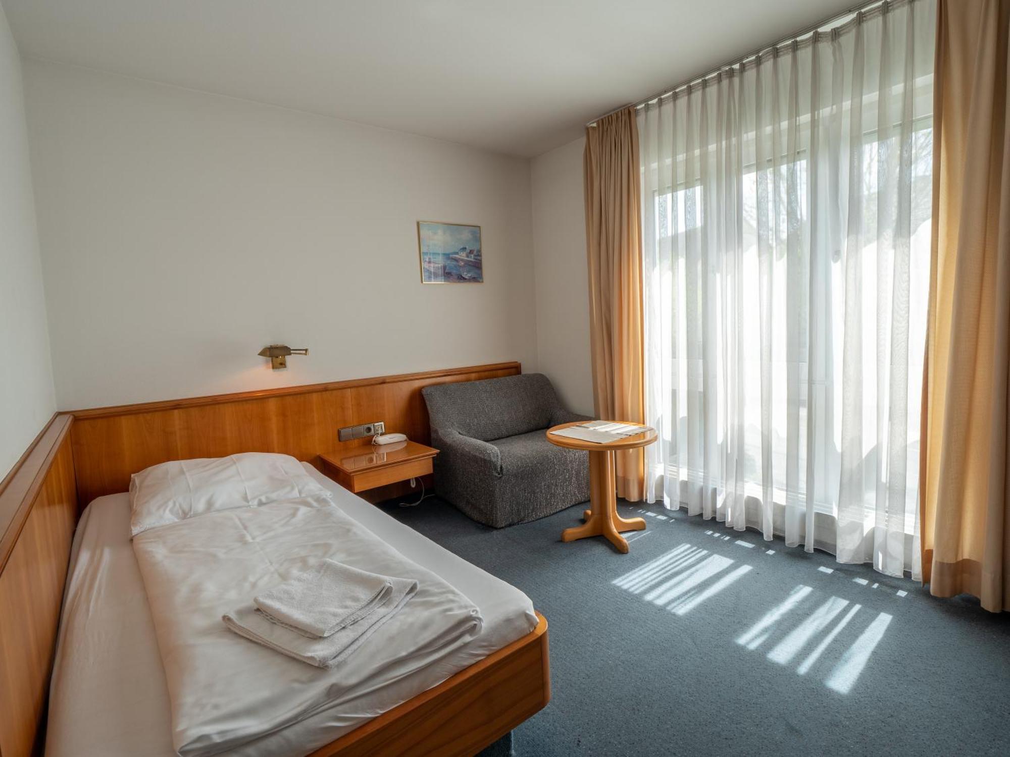 Hotel Pflum Mit Gaestehaus 尼尔廷根 外观 照片